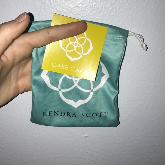 Kendra Scott Necklace - Picture 2 of 5